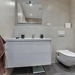 Appartement Beautiful Modern With Large Livingroom *