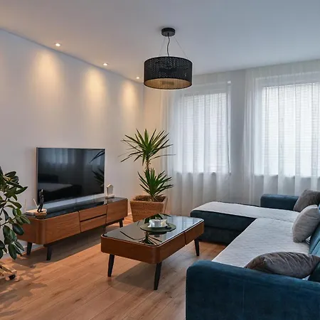 Daire Beautiful Modern With Large Livingroom Bihać