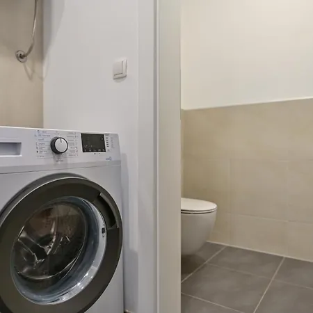 Apartment Beautiful Modern With Large Livingroom