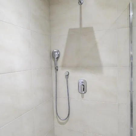 Apartment Beautiful Modern With Large Livingroom